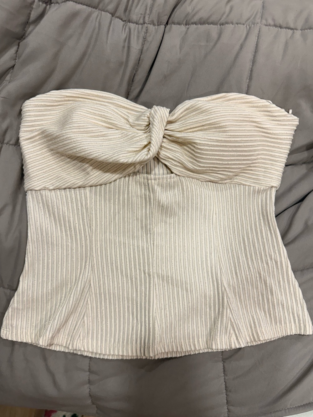 Francesca's Collections Cream Ribbed Knot-Front Crop Top
